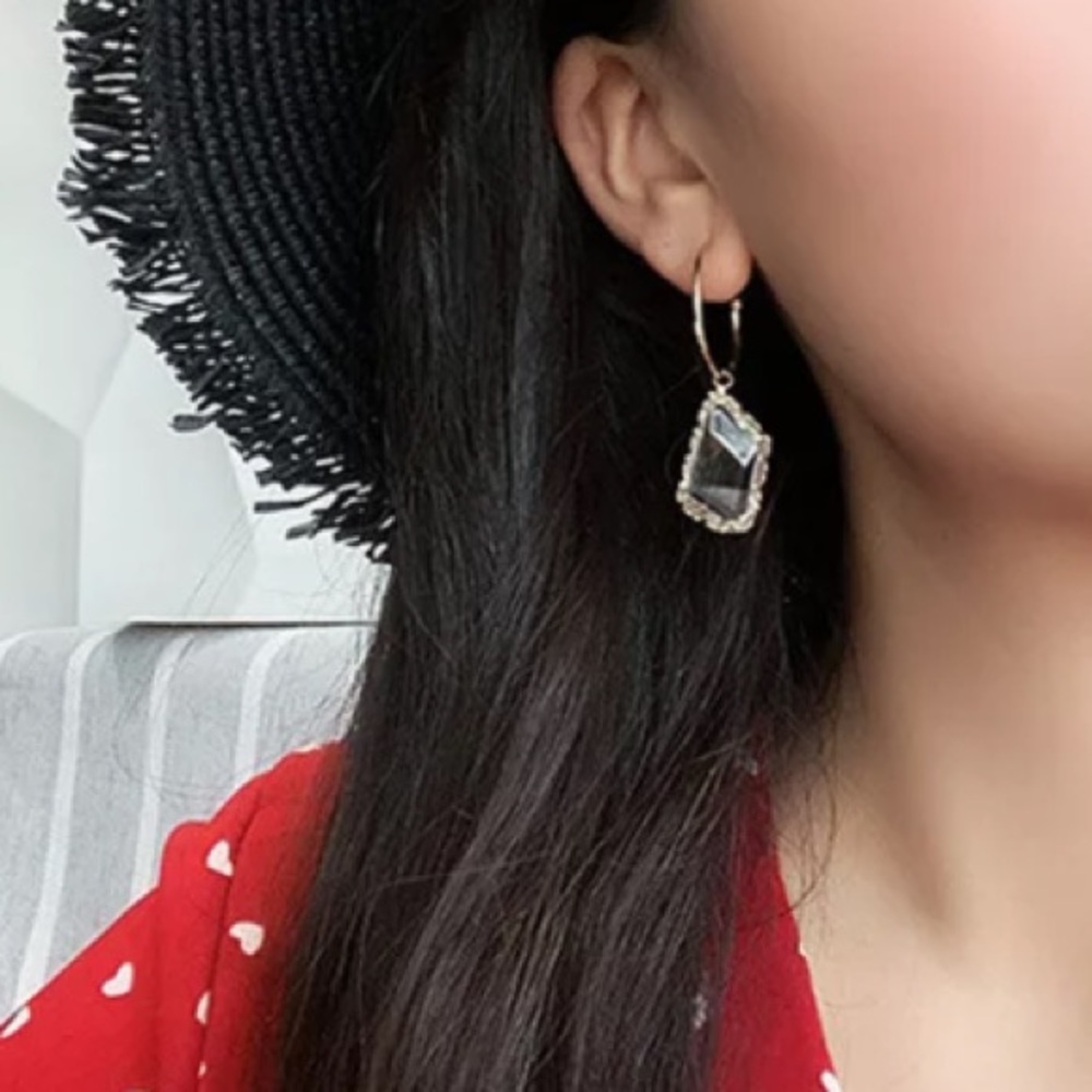 Trendy Transparent Drop Earrings - Picture 3 of 6